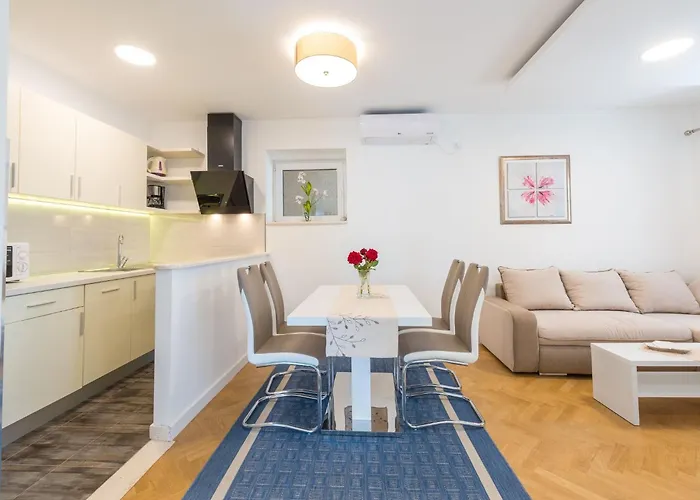 Apartment Lucija - Two Bedroom With Balcony And Sea View Dubrovnik